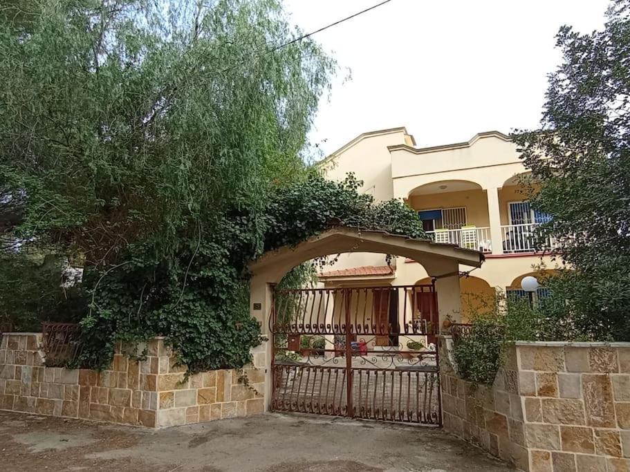 Casa Vacanze Il Carrubo Leporano Exterior foto