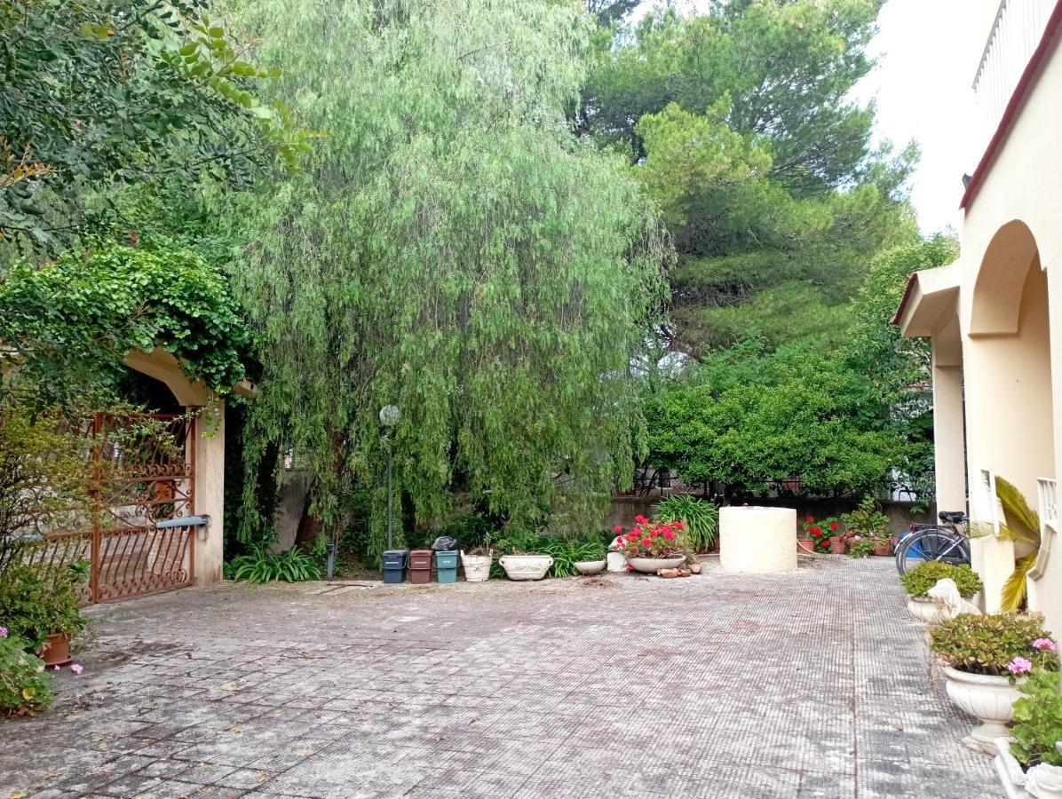 Casa Vacanze Il Carrubo Leporano Exterior foto